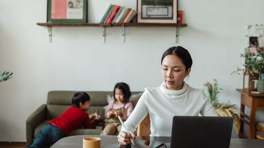 Returning to Work After Maternity Leave: A Complete Guide for Working Mothers